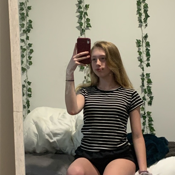 Fitted black and white striped t-shirt - Picture 3 of 3